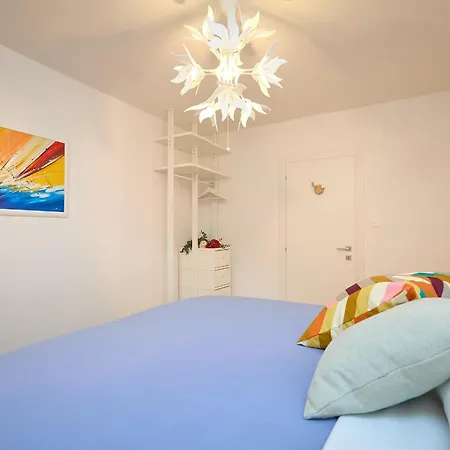 Hedera Estate, Hedera A9 *