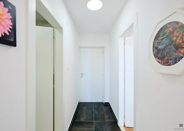 Hedera Estate, Hedera A9 *