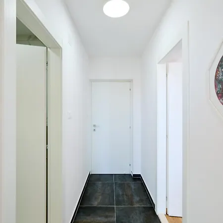 Hedera Estate, Hedera A9 *