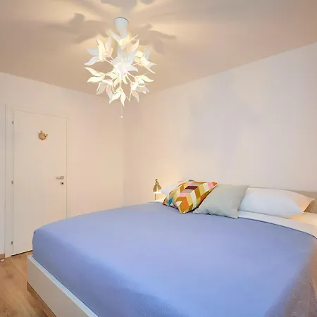 Hedera Estate, Hedera A9 *