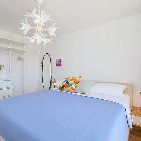 Hedera Estate, Hedera A9 *