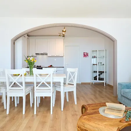 Hedera Estate, Hedera A9 *