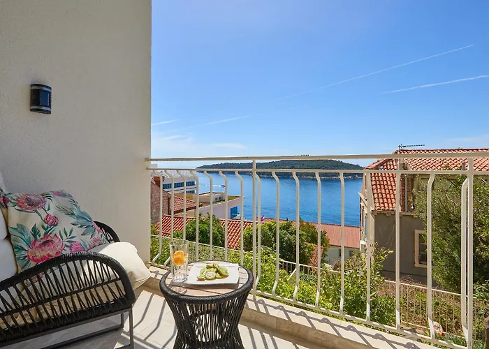 Hedera Estate, Hedera A9 *