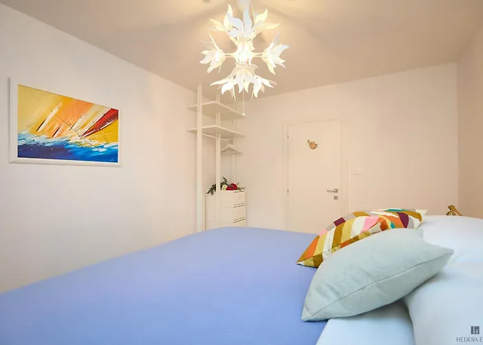 Hedera Estate, Hedera A9 *