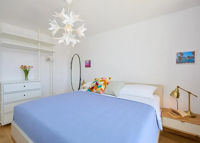 Hedera Estate, Hedera A9 *