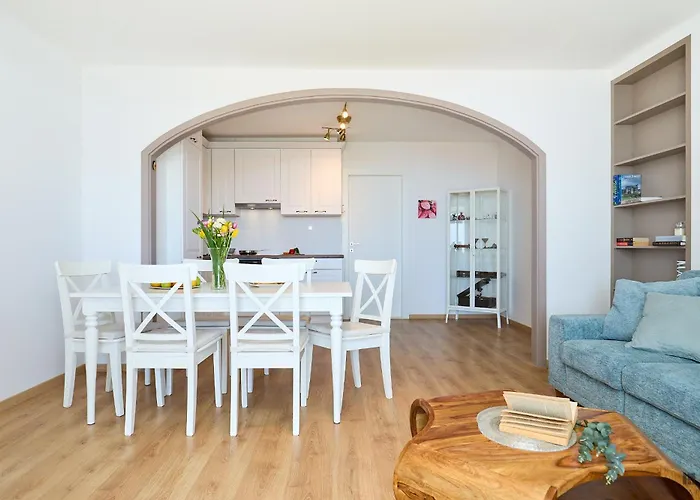 Hedera Estate, Hedera A9 *